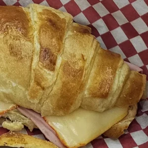Croissant jamón y queso