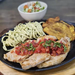 LOMO DE CERDO EN SALSA CRIOLLA